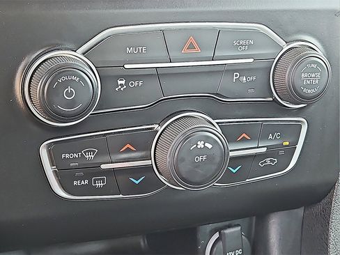 Used 2022 Dodge Charger SXT w/ Leather Interior Group image 20