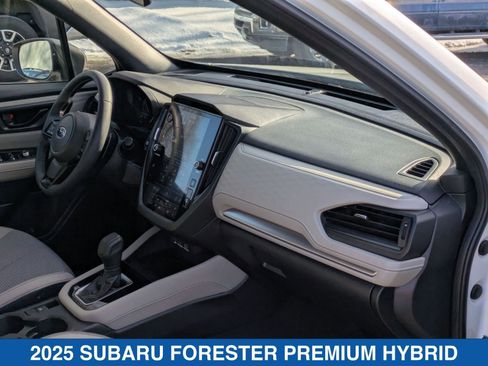 Used 2025 Subaru Forester Premium image 37