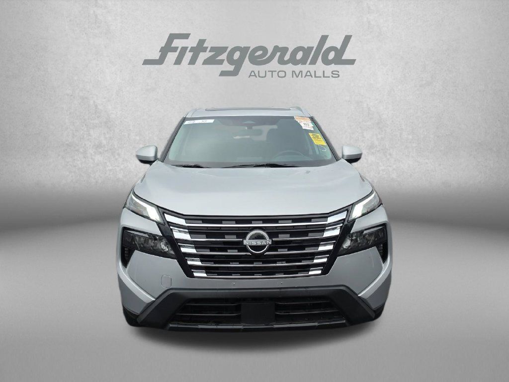 Used 2024 Nissan Rogue SV w/ SV Premium Package AWD/4WD image 2