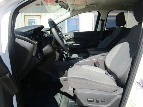 Used 2019 Ford Escape SE image 12