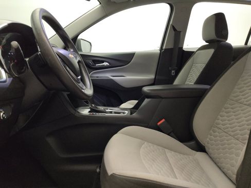 Used 2019 Chevrolet Equinox LS FWD image 17