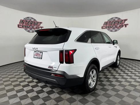 Used 2023 Kia Sorento LX AWD/4WD image 7