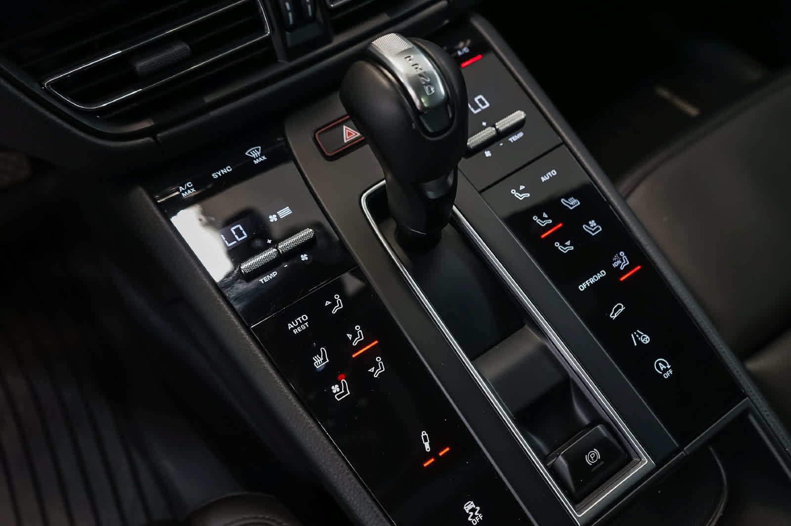 Certified 2026 Porsche Macan Turbo AWD/4WD image 25