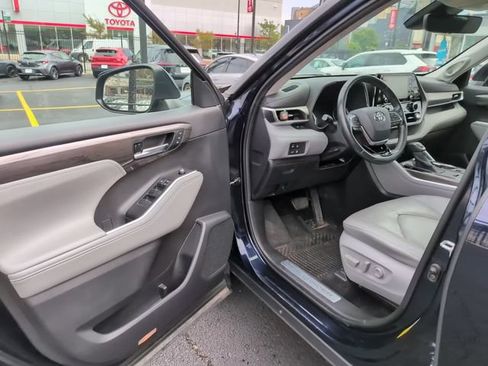 Used 2020 Toyota Highlander Limited AWD/4WD image 10