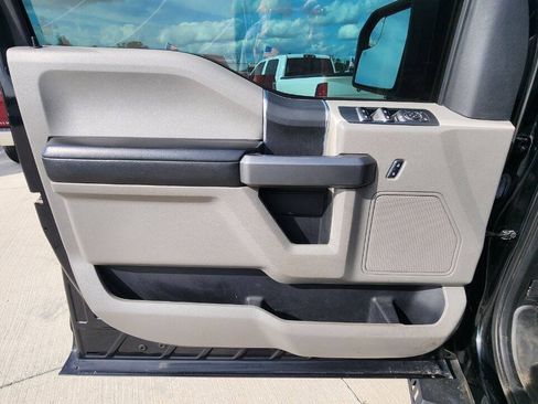 Used 2017 Ford F150 XLT AWD/4WD image 11