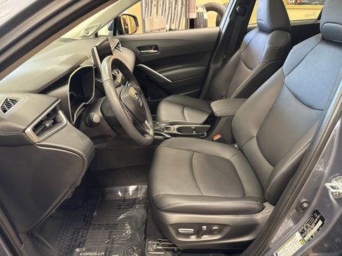 Used 2023 Toyota Corolla Cross XLE w/ Convenience Package image 29