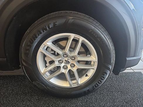 Used 2025 Ford Explorer Active AWD/4WD image 41