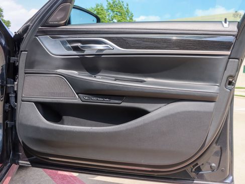 Used 2019 BMW 750i w/ Executive Package RWD image 10