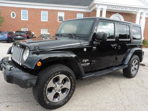 Used 2018 Jeep Wrangler Unlimited Sahara w/ Connectivity Group AWD/4WD image 20