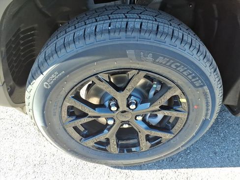 New 2026 Jeep Grand Cherokee Altitude image 10