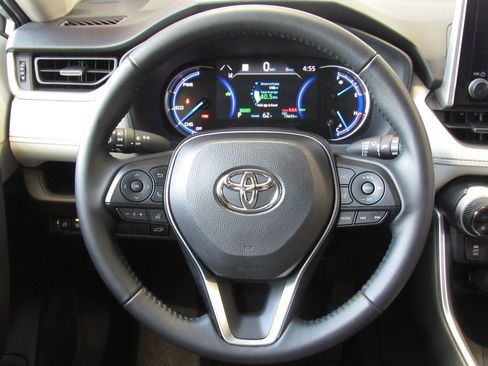Used 2025 Toyota RAV4 XLE Premium image 24