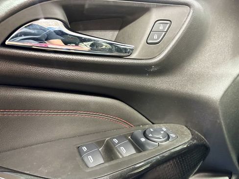 Used 2024 Chevrolet Trax RS w/ Sunroof Package FWD image 18