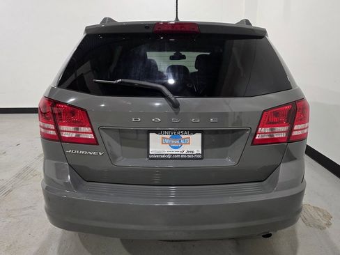 Used 2019 Dodge Journey SE image 25