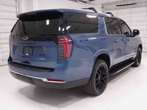Used 2025 Chevrolet Suburban LS RWD image 34