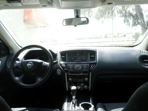 Used 2019 Nissan Pathfinder S image 16