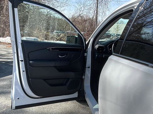 Used 2023 Honda Pilot Touring image 13