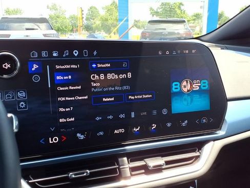Used 2024 Chevrolet Equinox EV LT AWD/4WD image 9