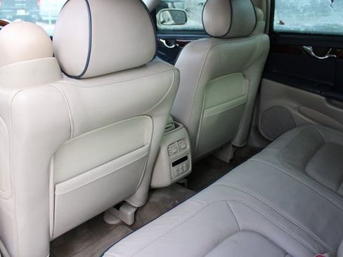 Used 2005 Cadillac De Ville w/ Limited Edition Package image 32