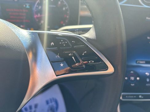 Used 2025 Mercedes-Benz GLC 300 4MATIC image 23