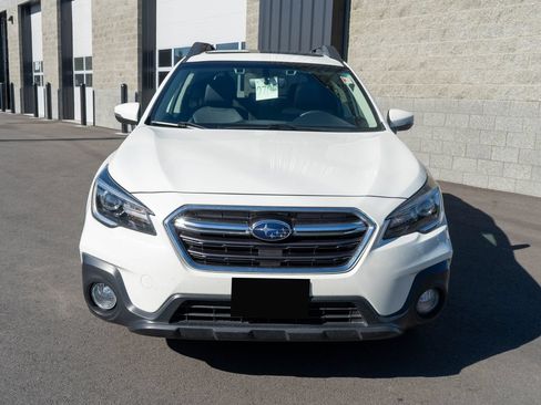 Used 2018 Subaru Outback 3.6R Limited AWD/4WD image 2