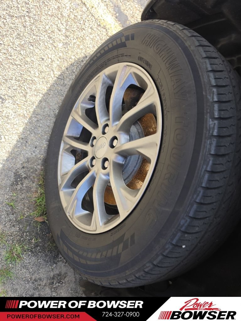 Used 2019 Jeep Cherokee Latitude Plus AWD/4WD image 10