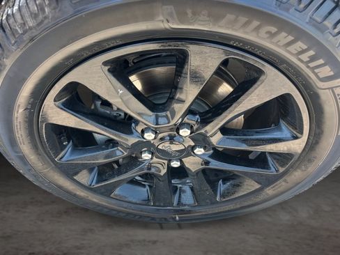 Used 2019 Jeep Grand Cherokee Altitude AWD/4WD image 17