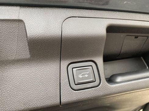 Used 2020 GMC Acadia SLT w/ Premium Package image 11