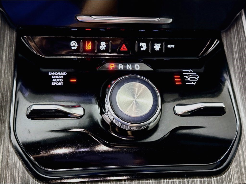 Used 2024 Jeep Wagoneer Series III AWD/4WD image 19