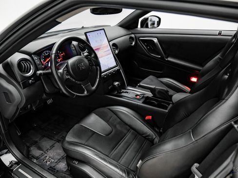 Used 2013 Nissan GT-R Premium image 42
