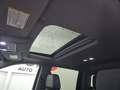 Used 2022 GMC Sierra 3500 Denali w/ Denali Ultimate Package image 32