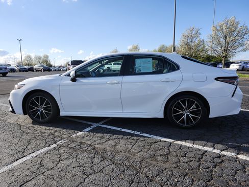 Used 2022 Toyota Camry SE image 12