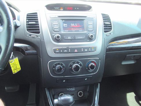 Used 2014 Kia Sorento LX image 26