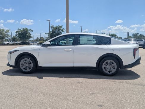 New 2026 Kia K4 FWD image 7