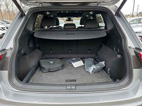 Certified 2022 Volkswagen Tiguan SE R-Line image 32