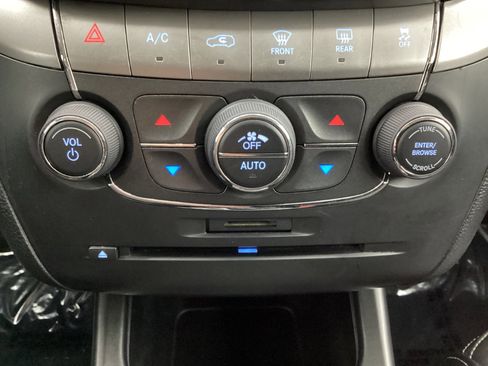 Used 2019 Dodge Journey Crossroad w/ Popular Equipment Group AWD/4WD image 35