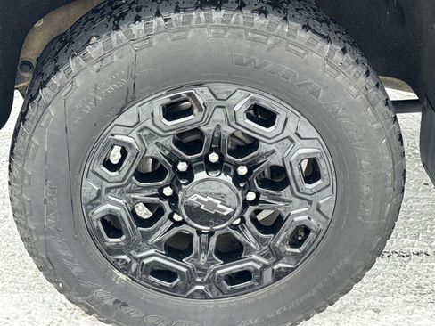 Used 2024 Chevrolet Silverado 2500 LTZ w/ LTZ Plus Package image 11