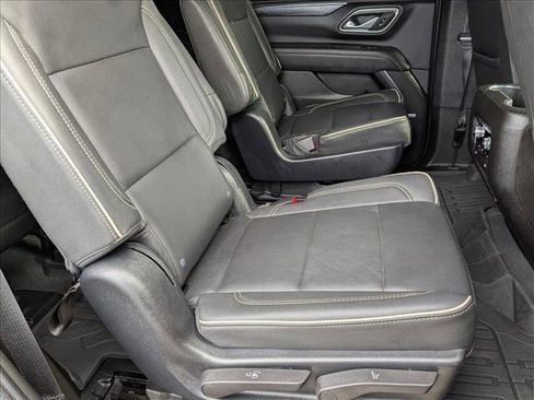 Used 2023 GMC Yukon SLT w/ SLT Premium Package image 20