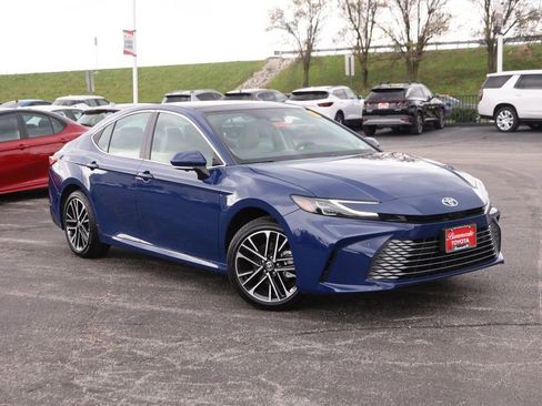 Used 2026 Toyota Camry XLE w/ Premium Plus Package image 2