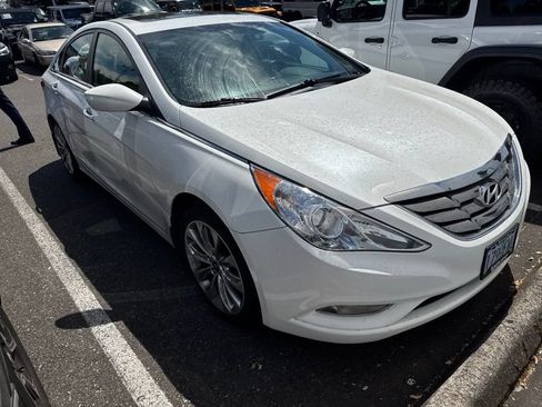 Used 2013 Hyundai Sonata SE w/ Navigation & Sunroof Pkg FWD image 1