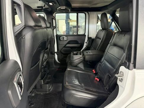 Used 2018 Jeep Wrangler Unlimited Sahara w/ Dual Top Group AWD/4WD image 8