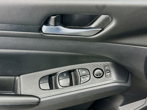 Used 2025 Nissan Altima 2.5 SV image 15