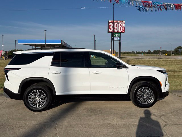 Used 2026 Chevrolet Traverse LT FWD image 9