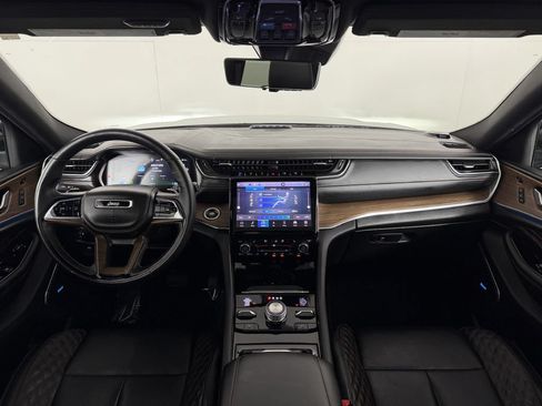Used 2022 Jeep Grand Cherokee Summit w/ Advanced Protech Group IV AWD/4WD image 17