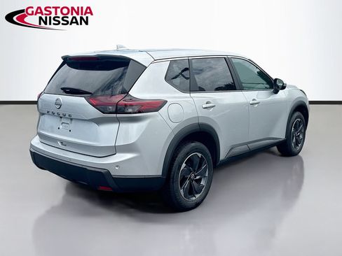 Used 2025 Nissan Rogue SV FWD image 9