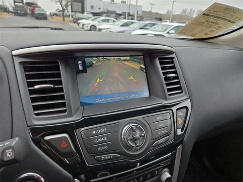 Used 2019 Nissan Pathfinder SV image 26