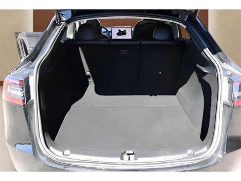 Used 2023 Tesla Model Y Long Range image 10