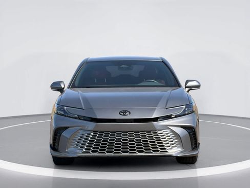 Used 2025 Toyota Camry XSE FWD image 5