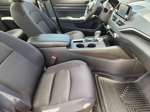 Used 2024 Nissan Altima 2.5 S FWD image 14