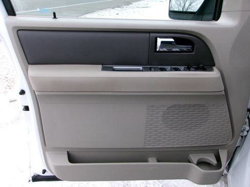 Used 2010 Ford Expedition XLT image 8