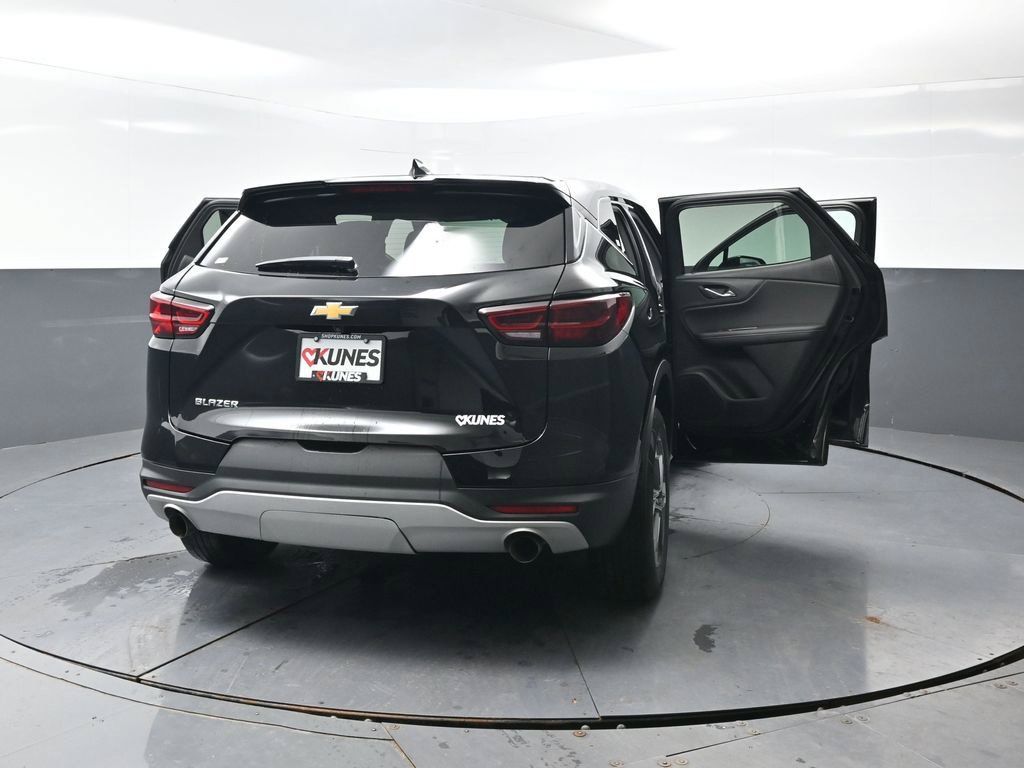 Used 2025 Chevrolet Blazer LT FWD image 56